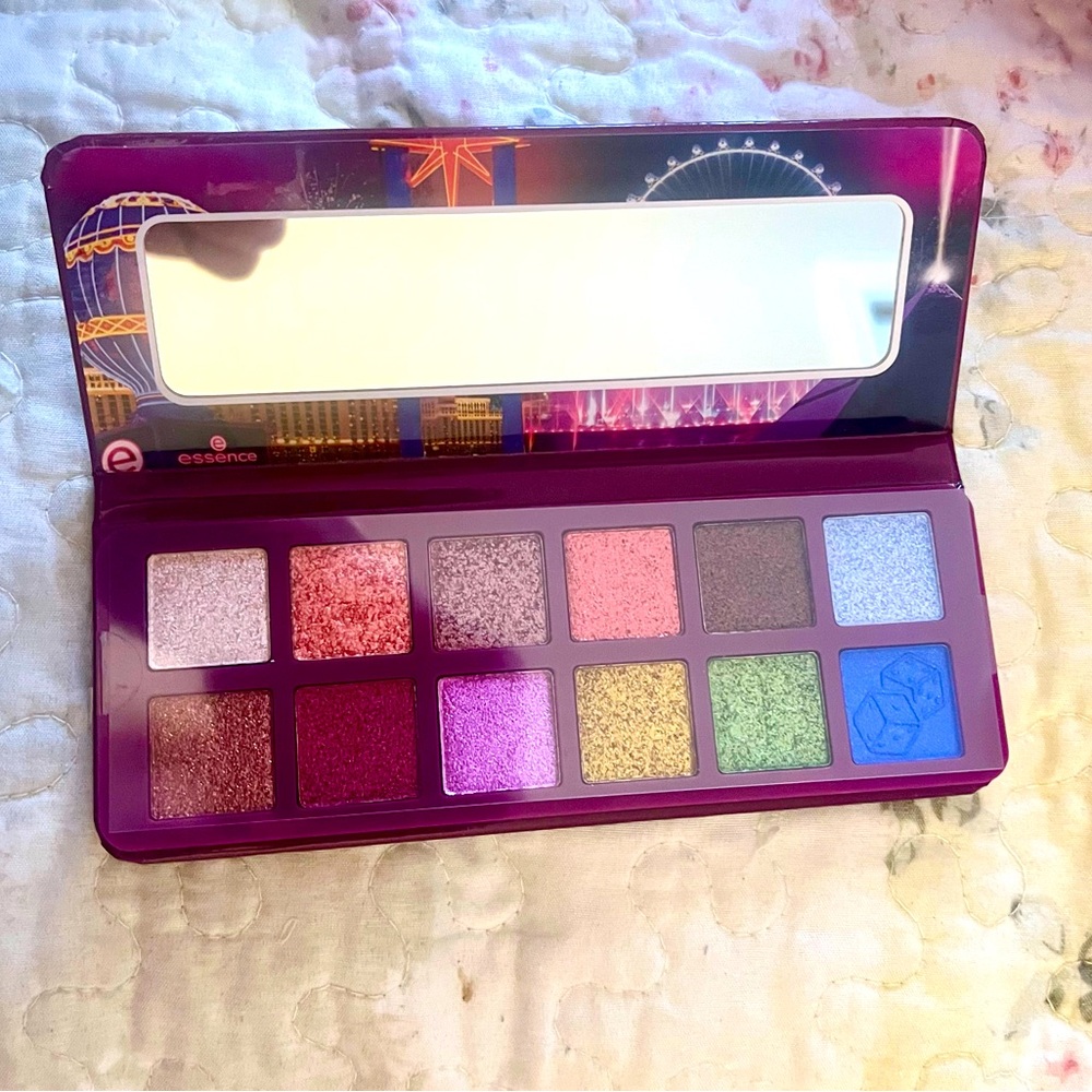 NWT Sealed Essence Sin City palette